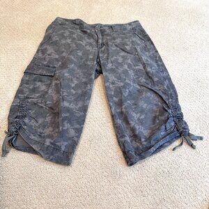 Nike ACG Pants Camo Cargo Capri Gray Ripstop Outdoors Athletic Camping Size 10